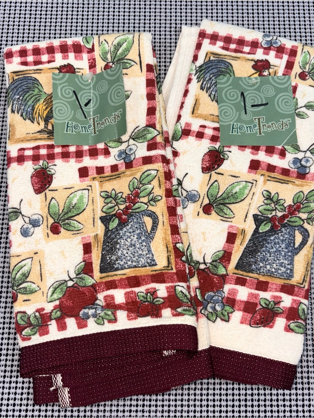 Vintage Home Trends Rooster Kitchen Towels Set of 2 NWT Burgundy Trim